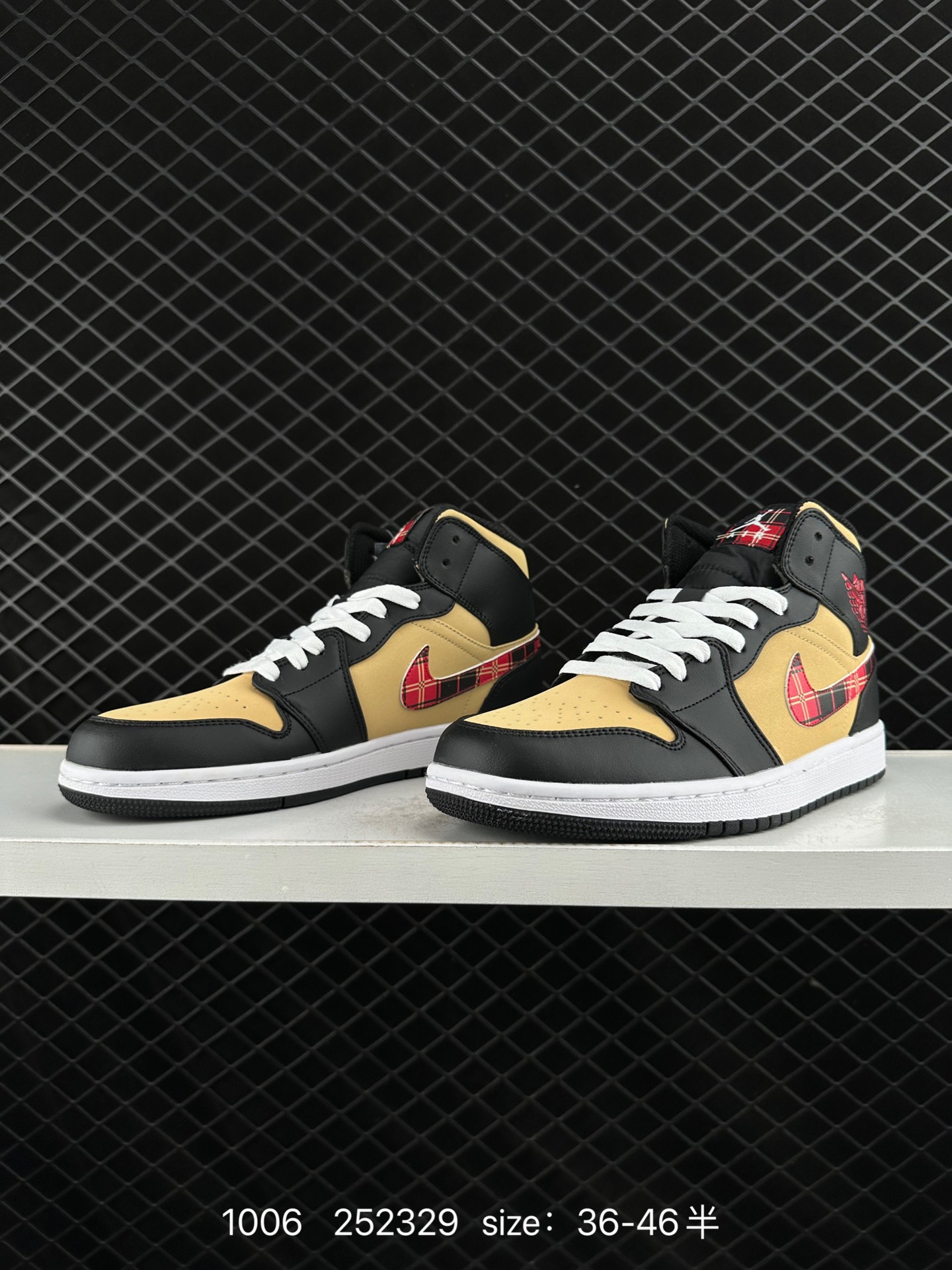 NIKE Air Jordan 1 Retro Mid”Reverse Black Toe“